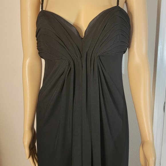 NWOT Gorgeous Mac Duggal Black Gown in V-Neck - Picture 2 of 7